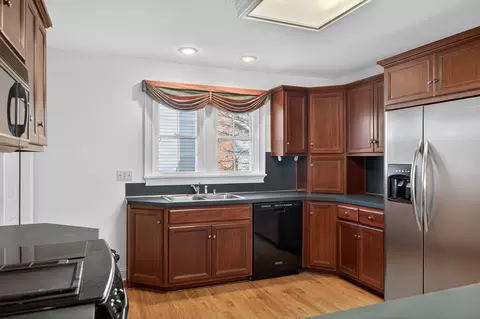 Kitchen - 136 Wetherburn Ct, Danville, KY 40422 photo 2 of 4