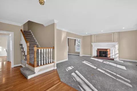 Living - 136 Wetherburn Ct, Danville, KY 40422 photo 2 of 6