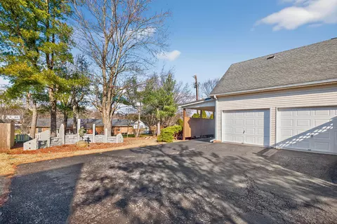 Exterior - 136 Wetherburn Ct, Danville, KY 40422 photo 4 of 7