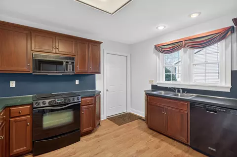 Kitchen - 136 Wetherburn Ct, Danville, KY 40422 photo 3 of 4