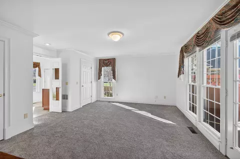 Living - 136 Wetherburn Ct, Danville, KY 40422 photo 6 of 6