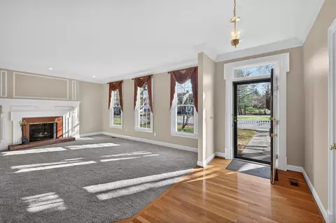Living - 136 Wetherburn Ct, Danville, KY 40422 photo 1 of 6