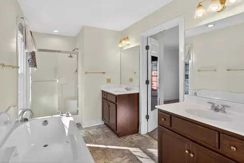 Bath - 136 Wetherburn Ct, Danville, KY 40422 photo 2 of 2