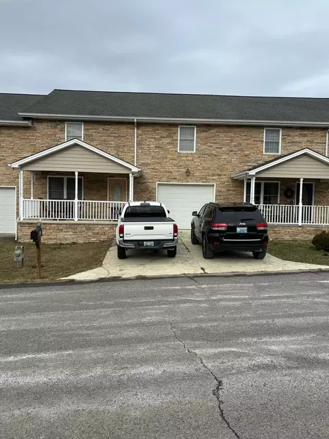 632 Clubhouse Dr, Prestonsburg, KY 41653