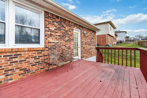 Exterior - 209 Salter Rd, Berea, KY 40403 photo 3 of 7