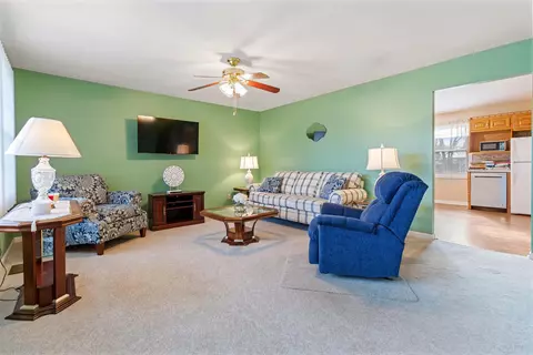 Living - 209 Salter Rd, Berea, KY 40403 photo 3 of 3