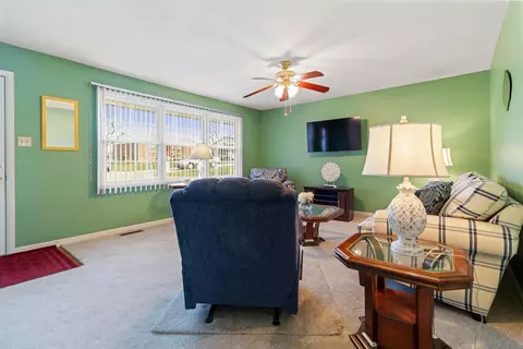 Living - 209 Salter Rd, Berea, KY 40403 photo 1 of 3