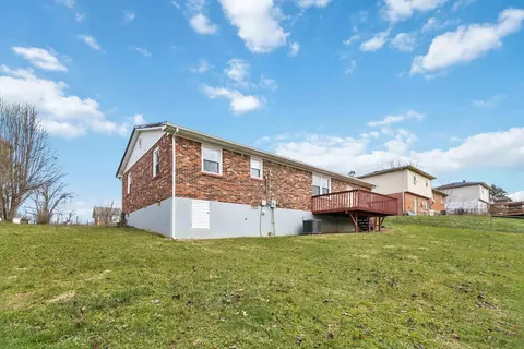 Exterior - 209 Salter Rd, Berea, KY 40403 photo 6 of 7