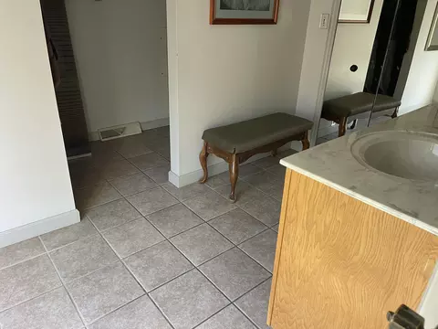 Bath - 409 Fairview Rd, Middlesboro, KY 40965 photo 5 of 5