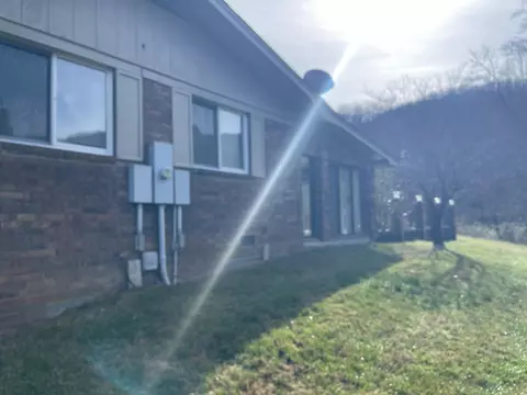 Exterior - 409 Fairview Rd, Middlesboro, KY 40965 photo 5 of 9