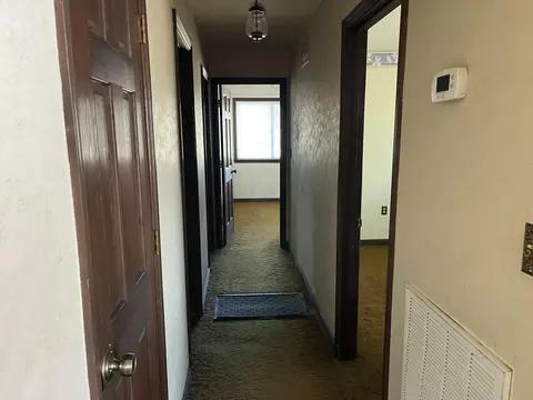 Entry Way - 409 Fairview Rd, Middlesboro, KY 40965 photo 2 of 2