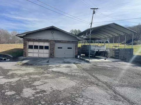 Exterior - 409 Fairview Rd, Middlesboro, KY 40965 photo 8 of 9