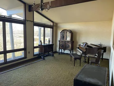 Living - 409 Fairview Rd, Middlesboro, KY 40965 photo 6 of 6