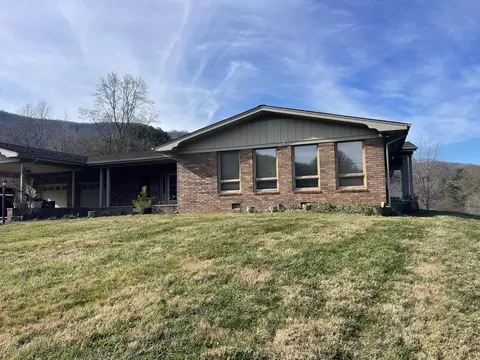 Exterior - 409 Fairview Rd, Middlesboro, KY 40965 photo 2 of 9
