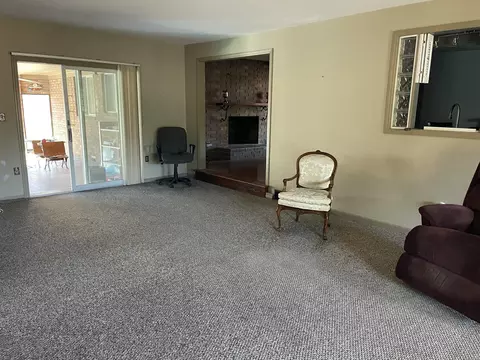 Living - 409 Fairview Rd, Middlesboro, KY 40965 photo 3 of 6