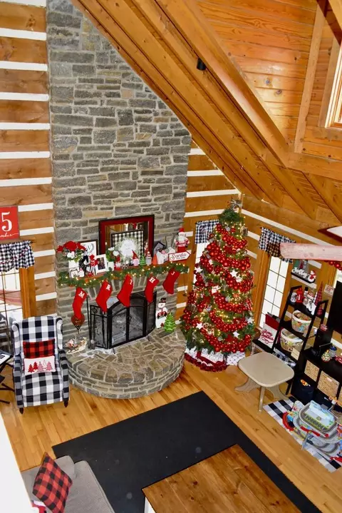 Living - 676 Parton Rd, Liberty, KY 42539 photo 9 of 10