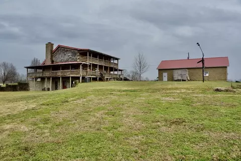 Exterior - 676 Parton Rd, Liberty, KY 42539 photo 4 of 38