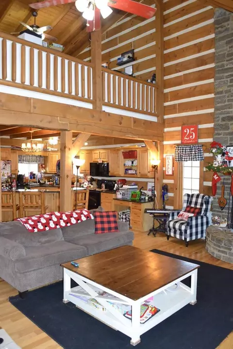Living - 676 Parton Rd, Liberty, KY 42539 photo 5 of 10