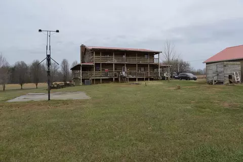 Exterior - 676 Parton Rd, Liberty, KY 42539 photo 8 of 38