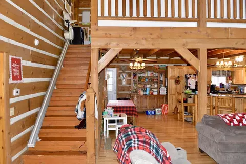 Entry Way - 676 Parton Rd, Liberty, KY 42539 photo 2 of 2