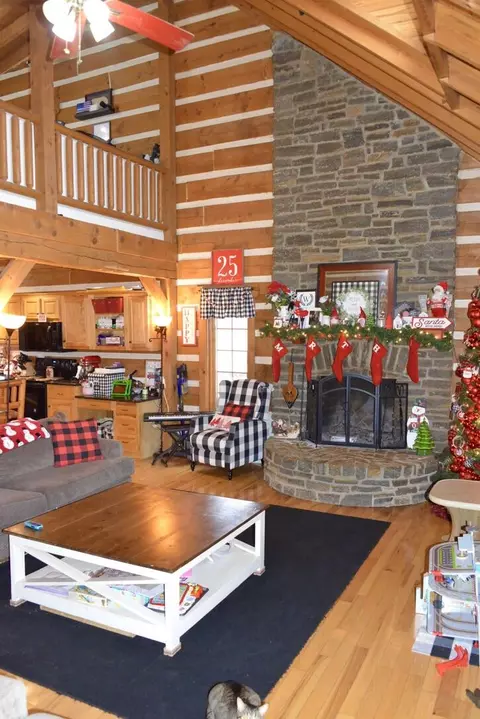 Living - 676 Parton Rd, Liberty, KY 42539 photo 4 of 10