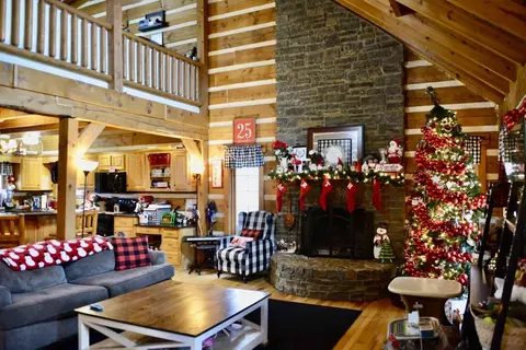 Living - 676 Parton Rd, Liberty, KY 42539 photo 1 of 10