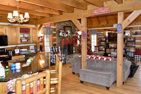 Living - 676 Parton Rd, Liberty, KY 42539 photo 6 of 10