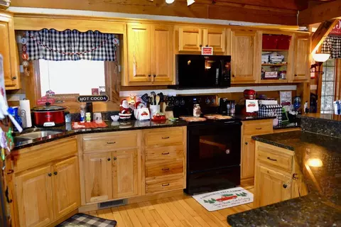 Kitchen - 676 Parton Rd, Liberty, KY 42539 photo 6 of 10
