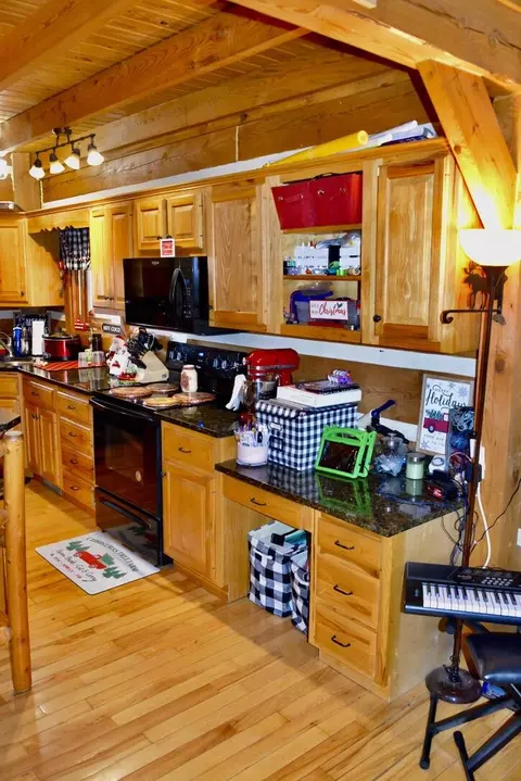 Kitchen - 676 Parton Rd, Liberty, KY 42539 photo 8 of 10