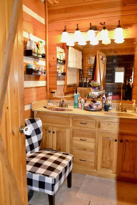 Bath - 676 Parton Rd, Liberty, KY 42539 photo 4 of 7