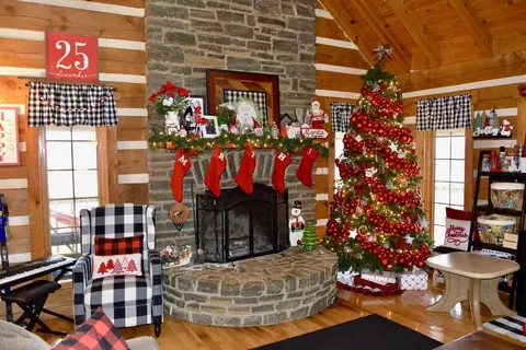 Living - 676 Parton Rd, Liberty, KY 42539 photo 7 of 10