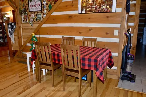 Dining - 676 Parton Rd, Liberty, KY 42539 photo 2 of 2