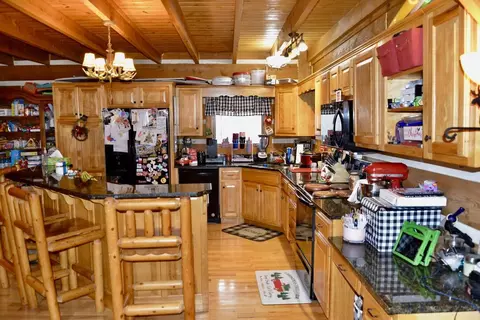 Kitchen - 676 Parton Rd, Liberty, KY 42539 photo 3 of 10