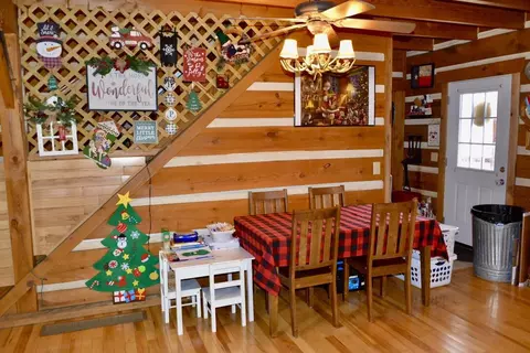 Dining - 676 Parton Rd, Liberty, KY 42539 photo 1 of 2