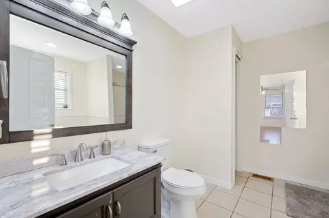 Bath - 175 General Cleburne Dr, Richmond, KY 40475 photo 5 of 9
