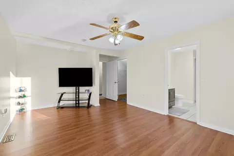 Living - 175 General Cleburne Dr, Richmond, KY 40475 photo 2 of 4