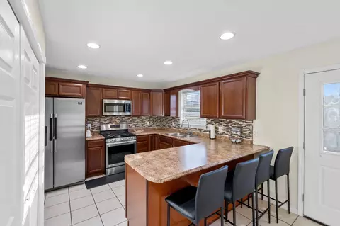 Kitchen - 175 General Cleburne Dr, Richmond, KY 40475 photo 2 of 5