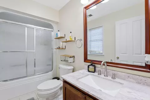 Bath - 175 General Cleburne Dr, Richmond, KY 40475 photo 1 of 9