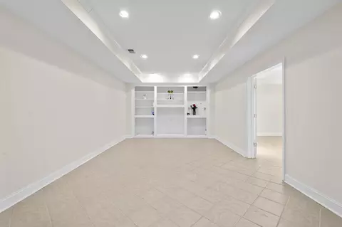 Living - 175 General Cleburne Dr, Richmond, KY 40475 photo 3 of 4