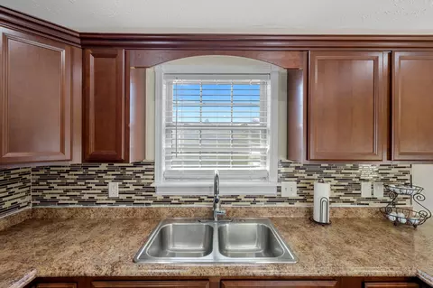 Kitchen - 175 General Cleburne Dr, Richmond, KY 40475 photo 4 of 5