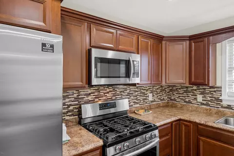 Kitchen - 175 General Cleburne Dr, Richmond, KY 40475 photo 5 of 5