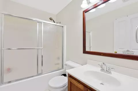 Bath - 175 General Cleburne Dr, Richmond, KY 40475 photo 3 of 9