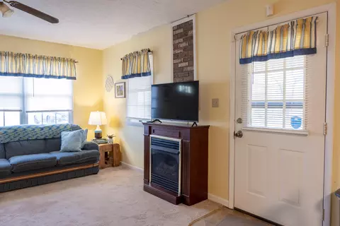 Living - 55 Brown-colyer Rd, Eubank, KY 42567 photo 2 of 3