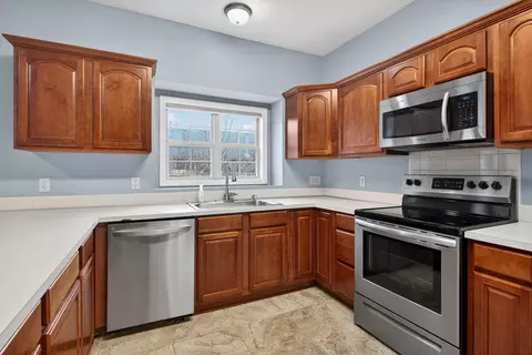 Kitchen - 199 Hawthorne Dr, Georgetown, KY 40324 photo 1 of 3
