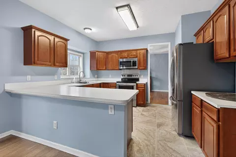Kitchen - 199 Hawthorne Dr, Georgetown, KY 40324 photo 3 of 3