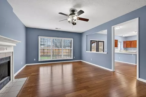 Living - 199 Hawthorne Dr, Georgetown, KY 40324 photo 5 of 6