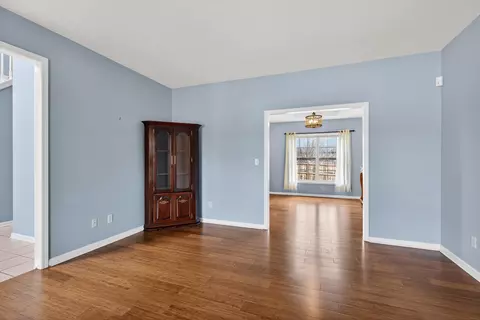 Living - 199 Hawthorne Dr, Georgetown, KY 40324 photo 2 of 6