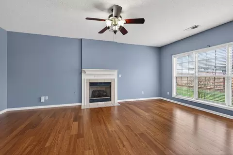 Living - 199 Hawthorne Dr, Georgetown, KY 40324 photo 4 of 6