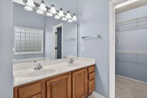 Bath - 199 Hawthorne Dr, Georgetown, KY 40324 photo 2 of 4