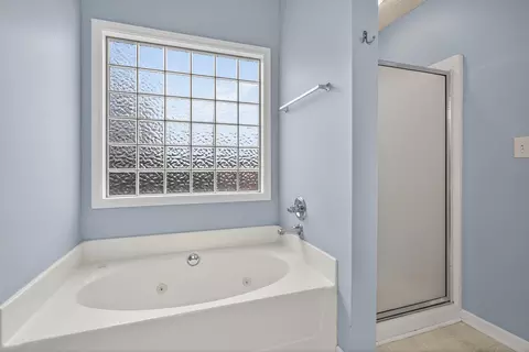 Bath - 199 Hawthorne Dr, Georgetown, KY 40324 photo 3 of 4